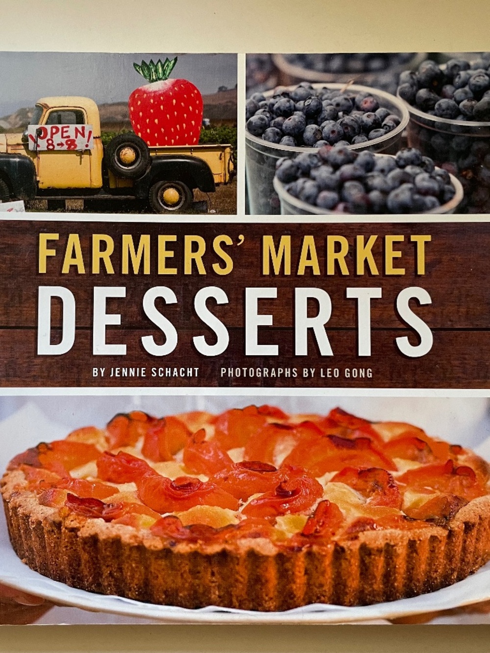 Cookbook Farmers' Market Desserts Jennie Schacht 2010 Softcover